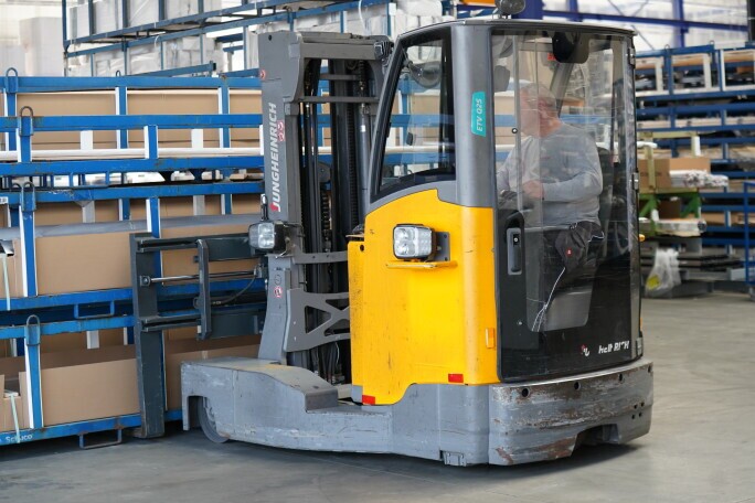 4-Wege-Staplerfahrer/Seitenstaplerfahrer (m/w/d), 1. Bild